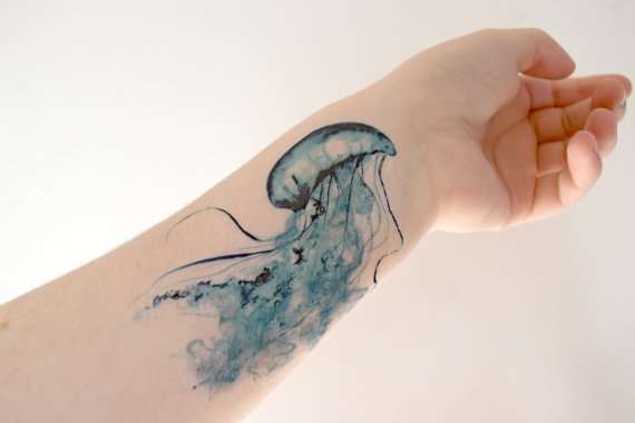 Tatuaggio watercolor di una medusa
