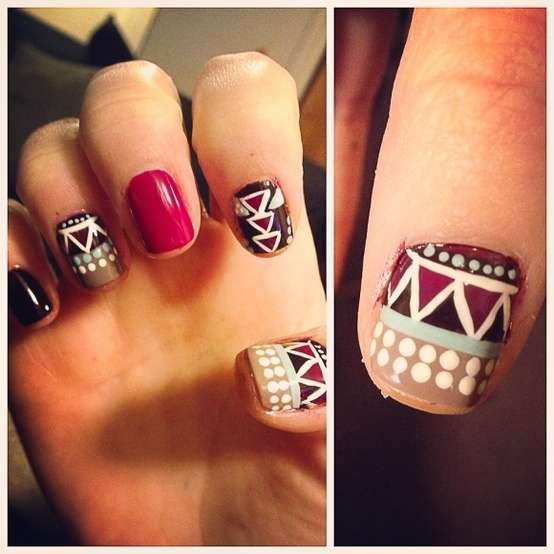 Dettagli di una nail art tribale