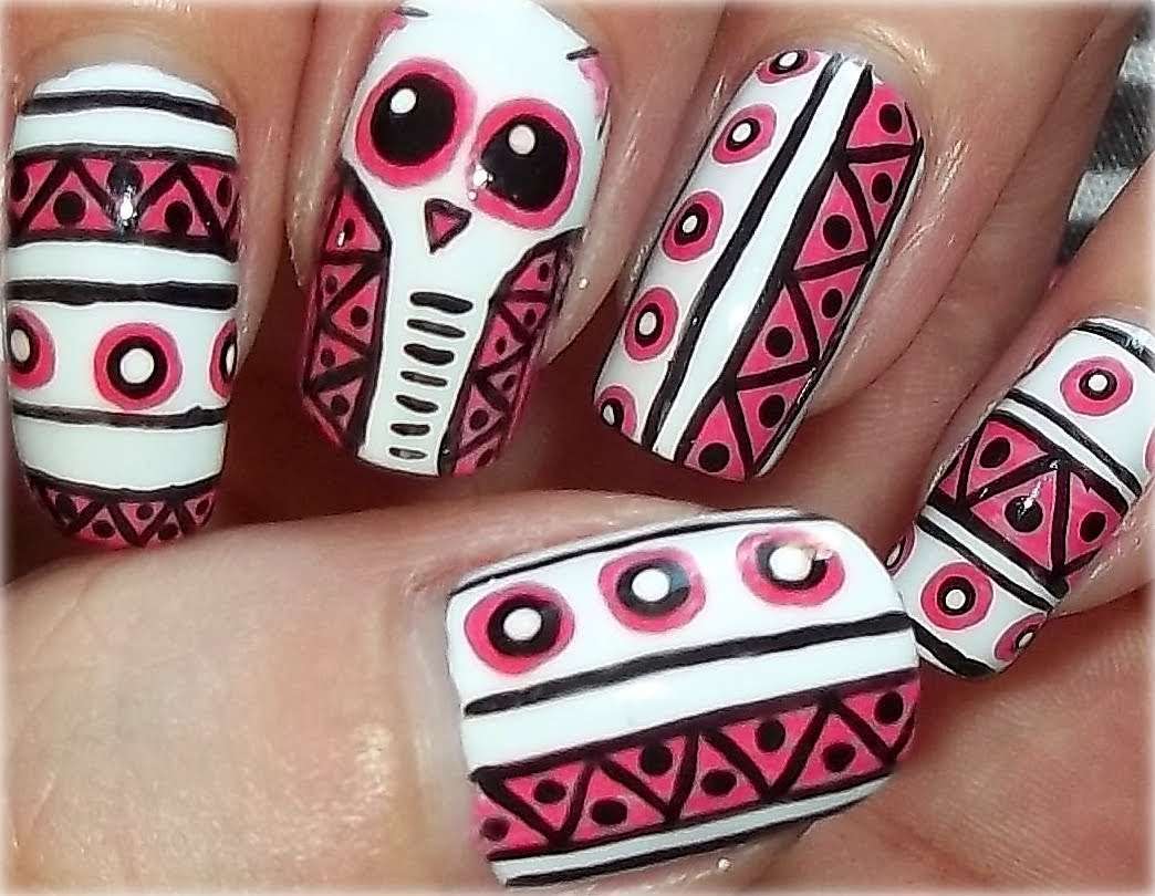 Nail art tribale rosa e bianca