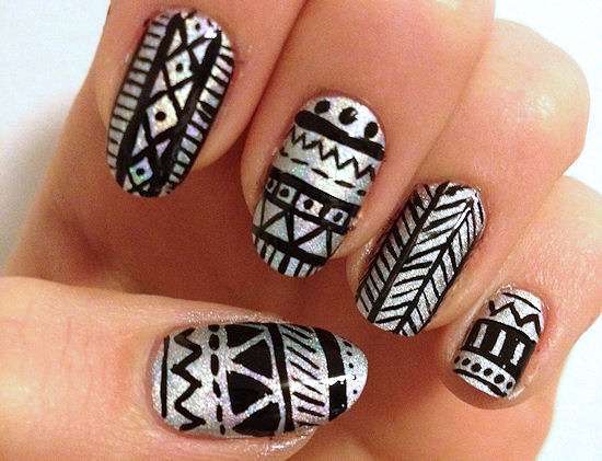 Nail art tribale argento e nera
