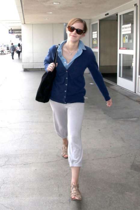 Emma Watson con i pantaloni della tuta