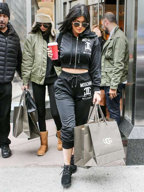 Kylie Jenner vestita con la tuta