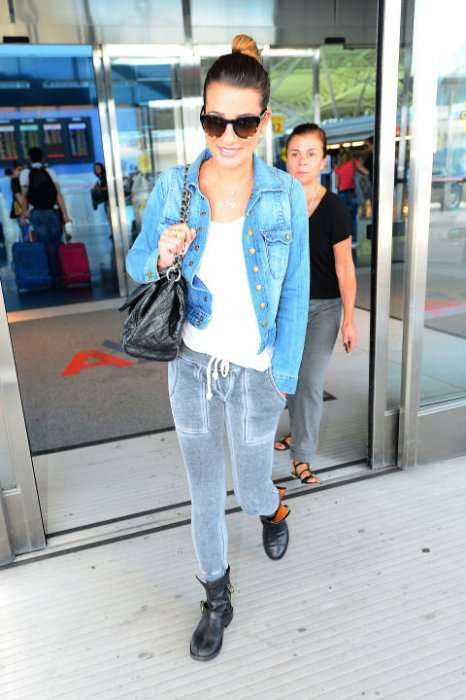 Lea Michele con pantaloni della tuta skinny