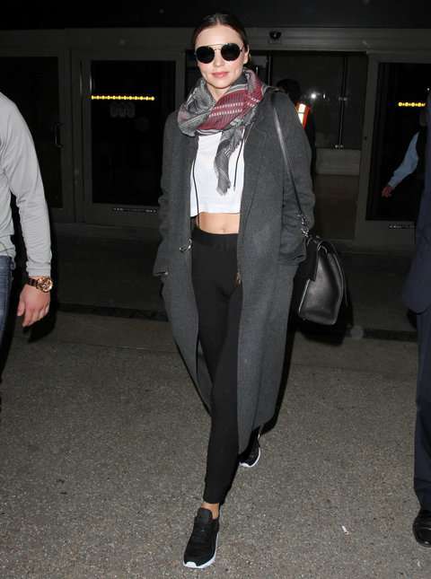 Miranda Kerr con un look casual con pantaloni della tuta