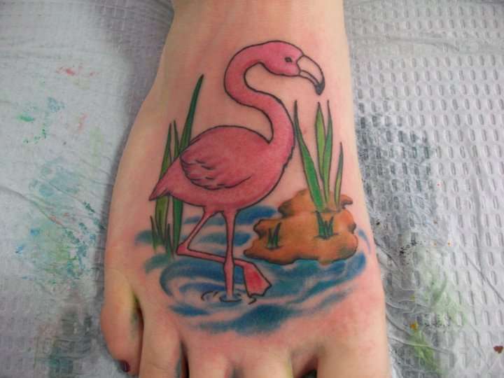 Fenicottero tatuato sul piede