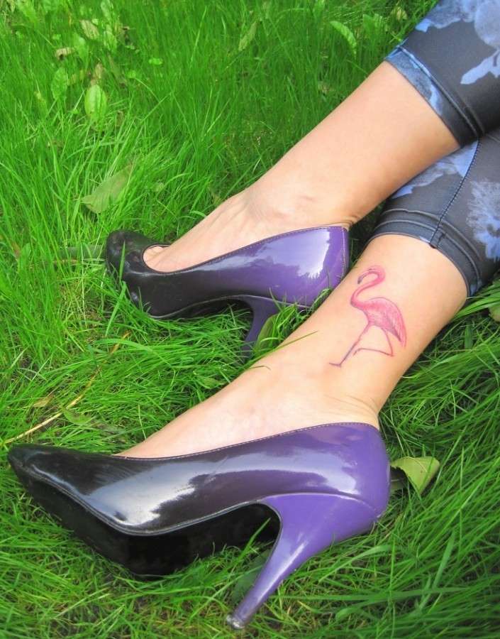 Tatuaggio di fenicottero sulla caviglia