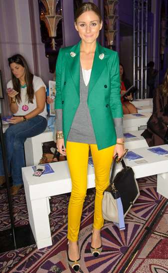 Olivia Palermo con i pantaloni gialli