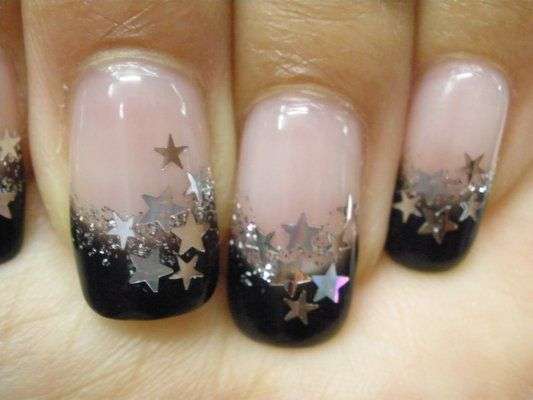 French manicure con stelle argento