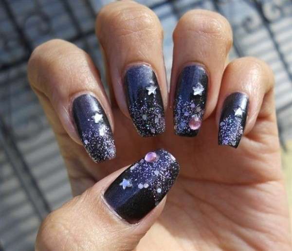 Nail art con stelle e glitter