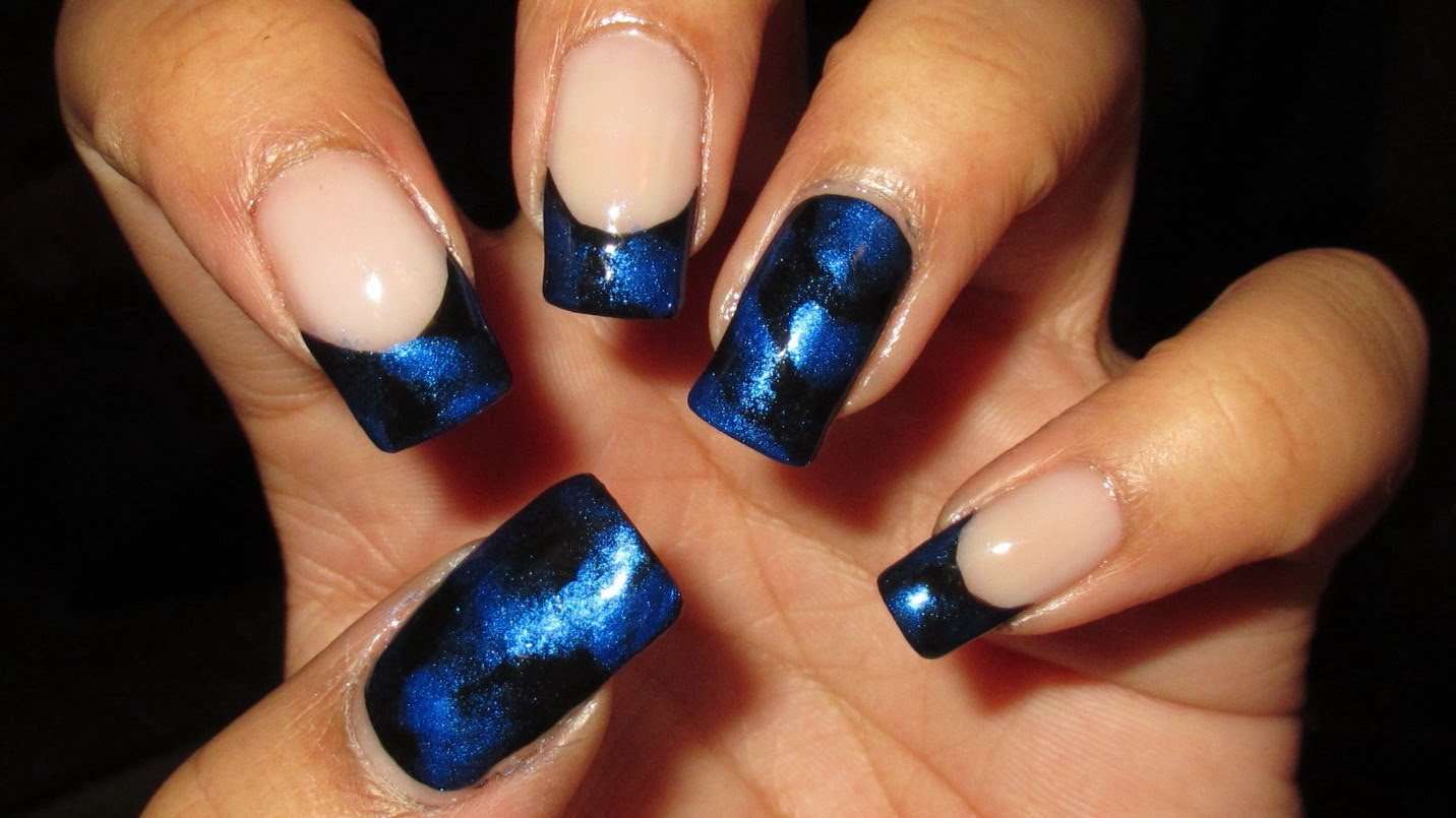Nail art blu e nero