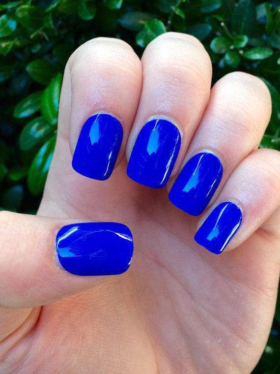 Nail art blu lucida