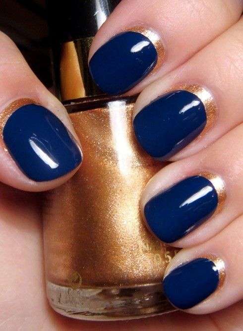 Reverse french manicure blu