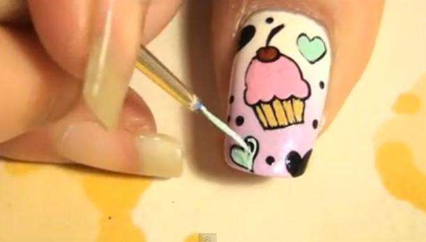 Nail art con cupcake rosa