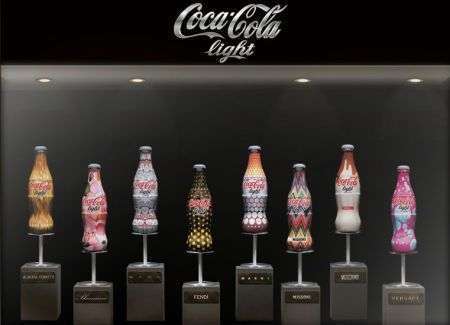 Bottiglie di Coca Cola firmate