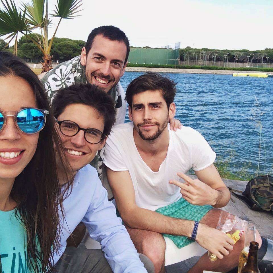 Alvaro Soler con gli amici