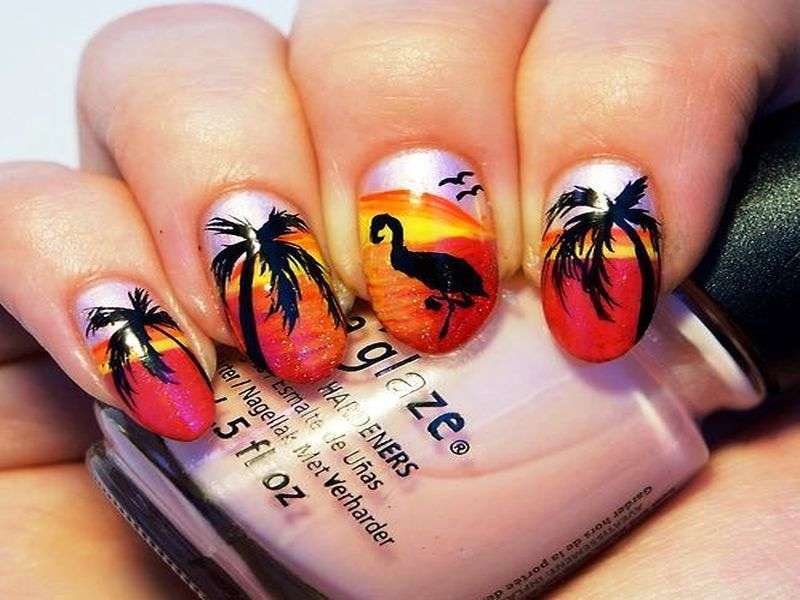 Nail art con tramonto e palme
