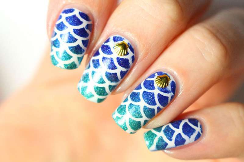 Mermaid nail art con conchiglie