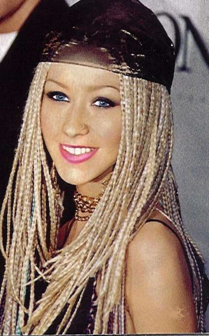 Christina Aguilera con acconciatura afro-chic