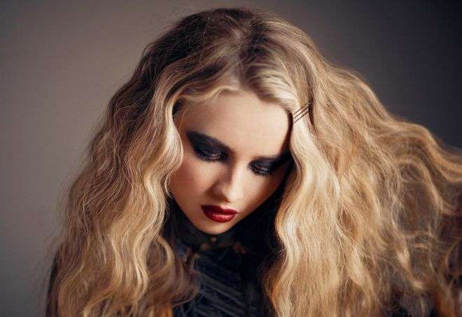 Makeup dark per Sabrina Carpenter