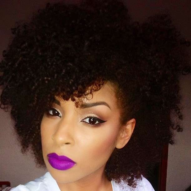 Kelly Rowland con purple lips