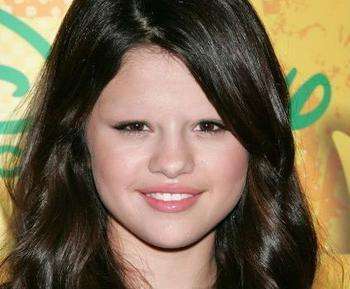 Star senza sopracciglia - Selena Gomez