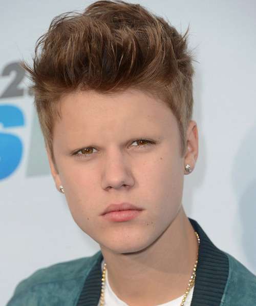 Star senza sopracciglia - Justin Bieber