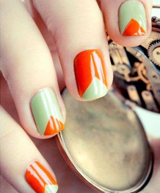Nail art a triangolo verde e arancione