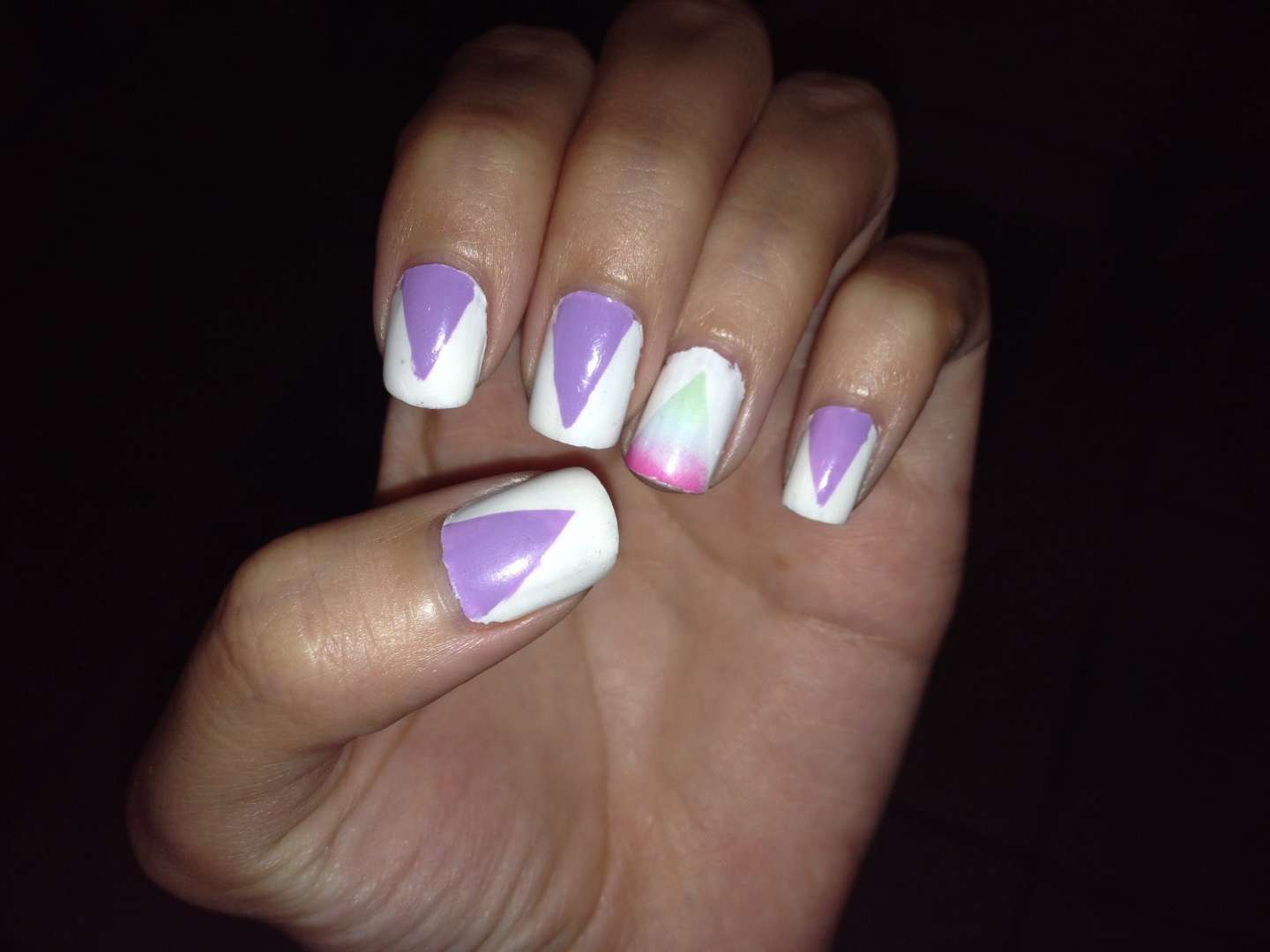 Triangle nail bianca e viola