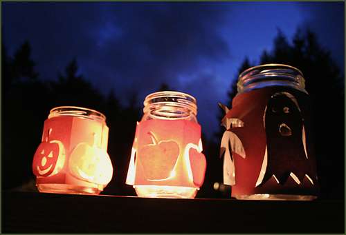 Lanterne di Halloween con cartoncino e vetro