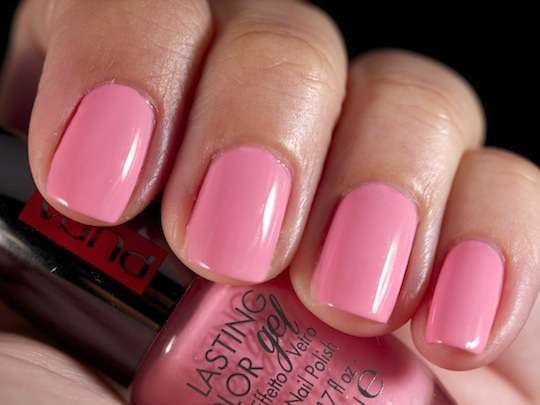 Nail art effetto vetro rosa