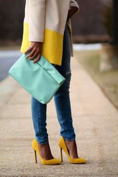 Borsa color Tiffany e jeans