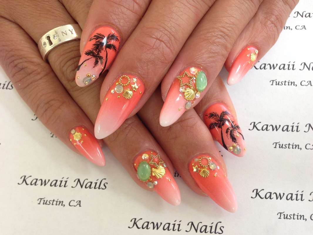Nail art Kawaii con conchiglie e palme