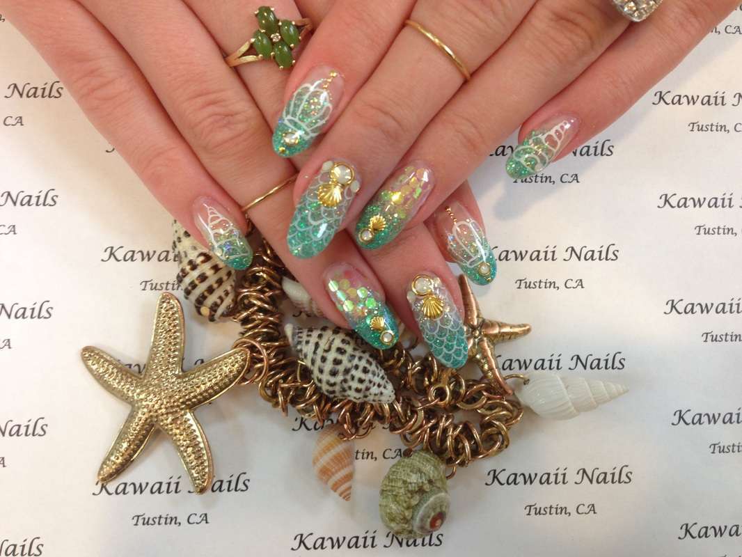 Nail art Kawaii con conchiglie