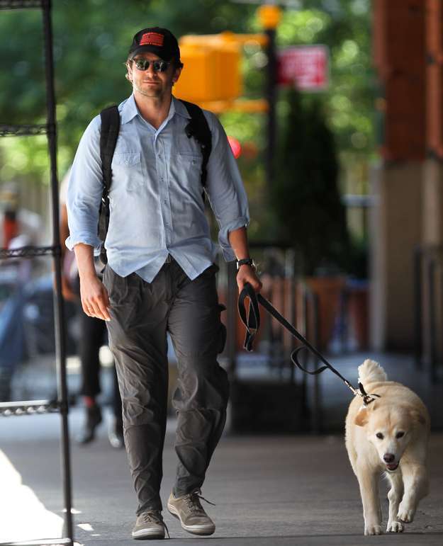 Bradley Cooper con il cane Charlotte