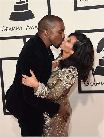 Il bacio di Kim Kardashian e Kanye West
