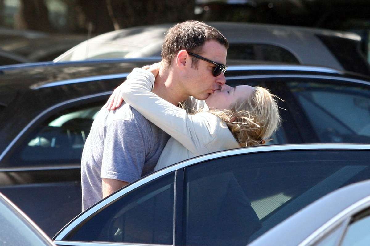 Il bacio di Liev Schreiber e Naomi Watts