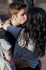 Il bacio di Selena Gomez e Justin Bieber