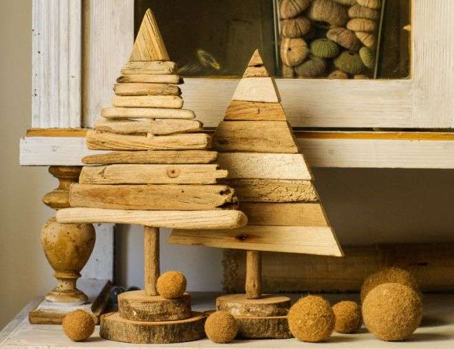 Decorazioni di Natale in legno grezzo