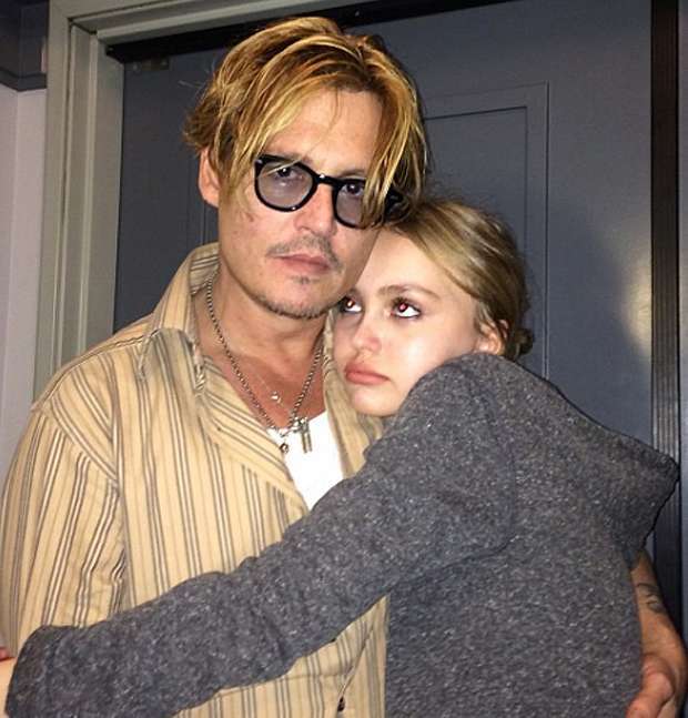 Lily Rose con il padre Johnny Depp