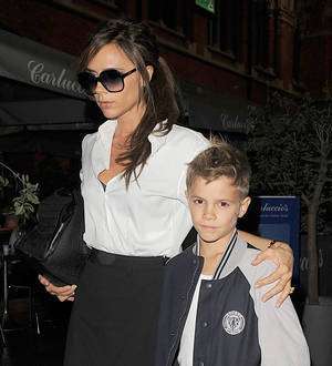 Romeo Beckham con la mamma Victoria