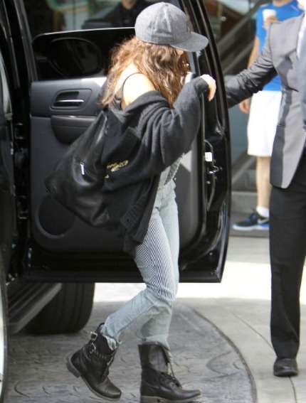 Vanessa Hudgens vestita come Selena Gomez! Foto!