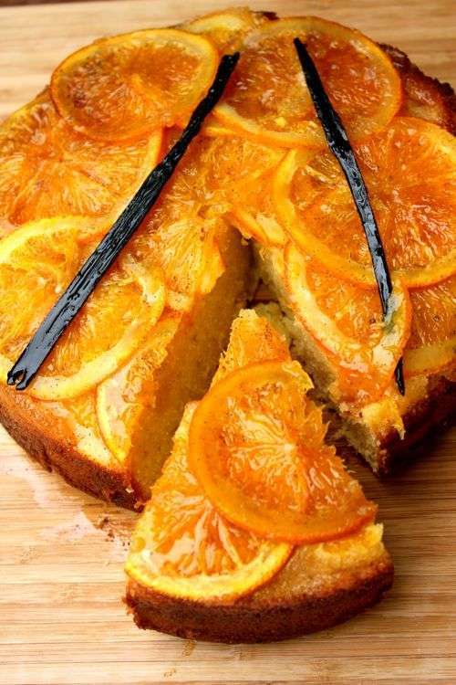 Torta con fette di arancia