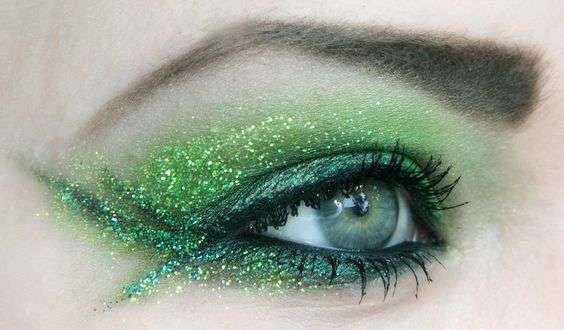 Makeup occhi Greenery con glitter dorati