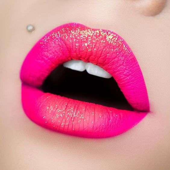 Labbra neon color fucsia con glitter