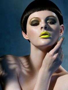 Make up con labbra giallo fluo