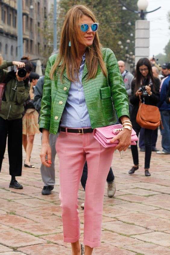 Giacca verde e pantaloni rosa