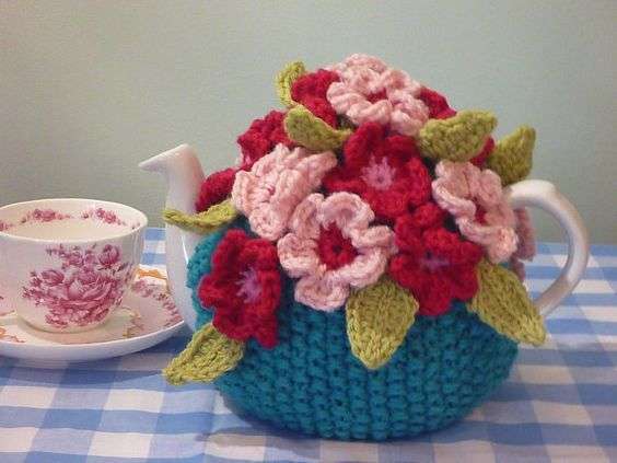 Copri teiera con fiori crochet