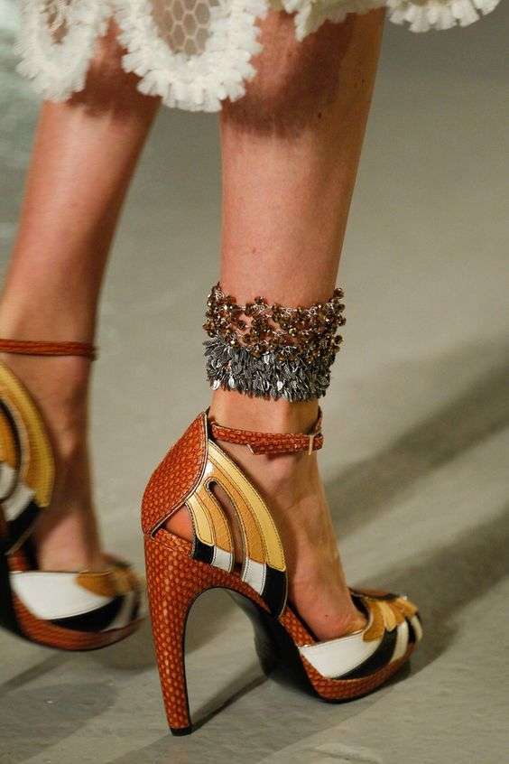 Sandali colorati con tacco alto a spillo