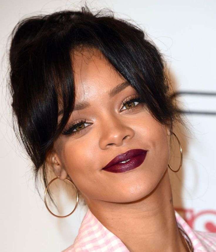 Rihanna e il rossetto opaco scuro