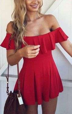 Mini abito rosso e tracolla
